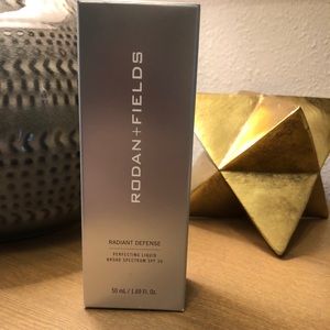 Rodan + Fields Radiant Defense Golden NWT